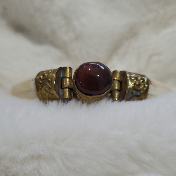 Vintage Mediterranean Gold and Cream Bracelet - Picture 8 of 9